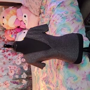 Glittery,short sleeve, deep-v top, sz xs